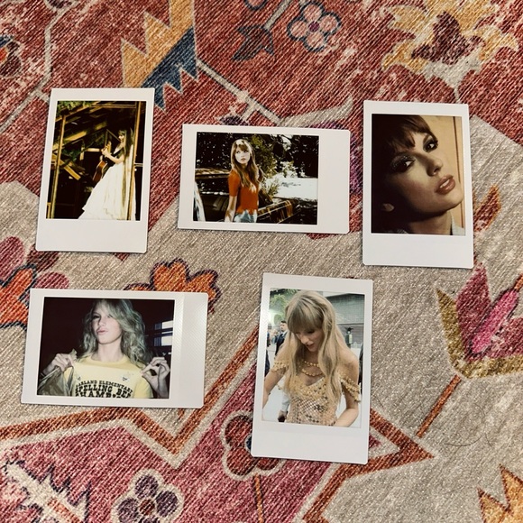 Taylor Swift Polaroids! - Picture 1 of 1
